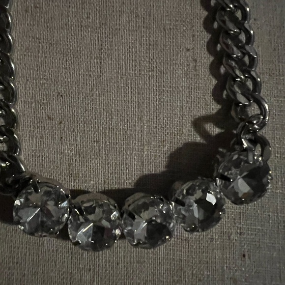 Elegant Silver Necklace with Clear Crystals - Picture 5 of 9